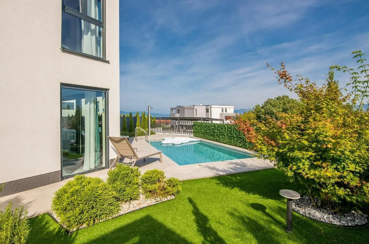 Apartment Sofija With Private Pool And Sea View Malinska