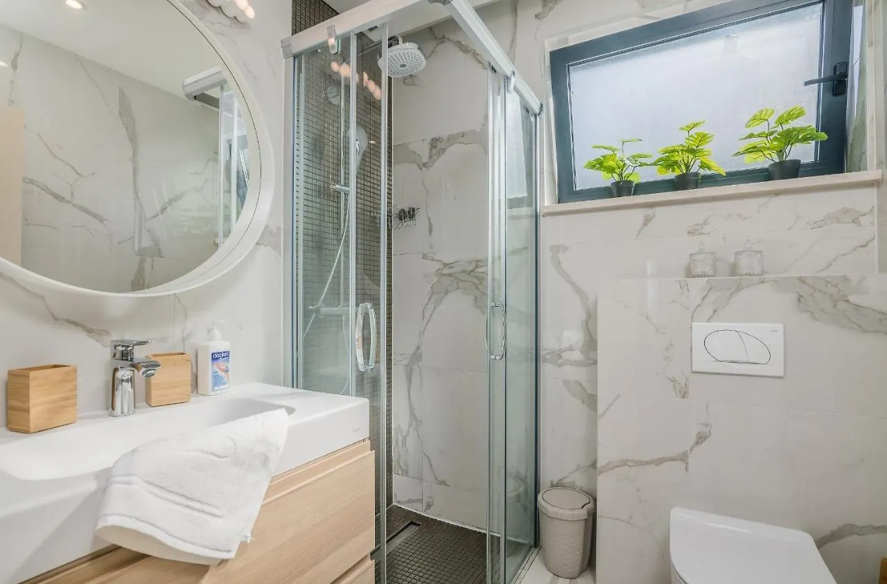 Apartment Sofija With Private Pool And Sea View Malinska