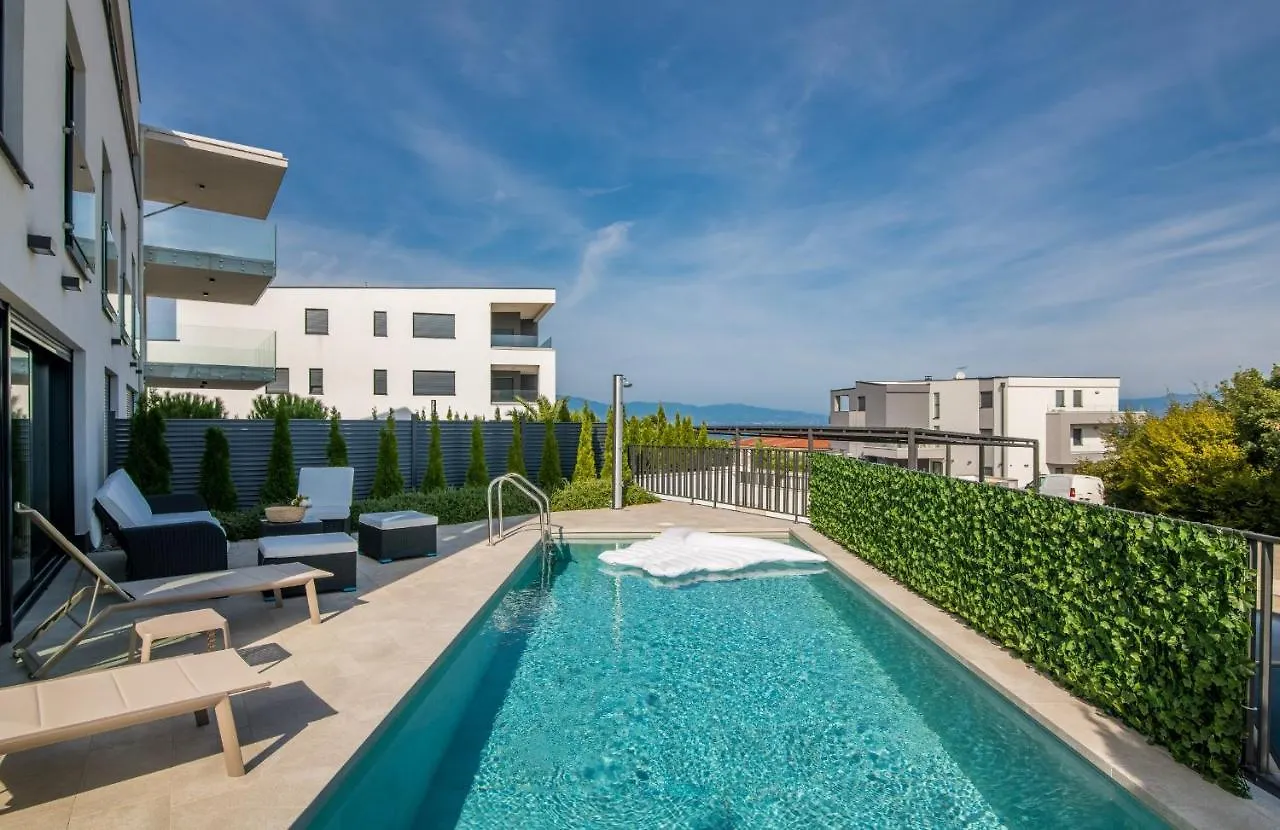 Apartment Sofija With Private Pool And Sea View Malinska