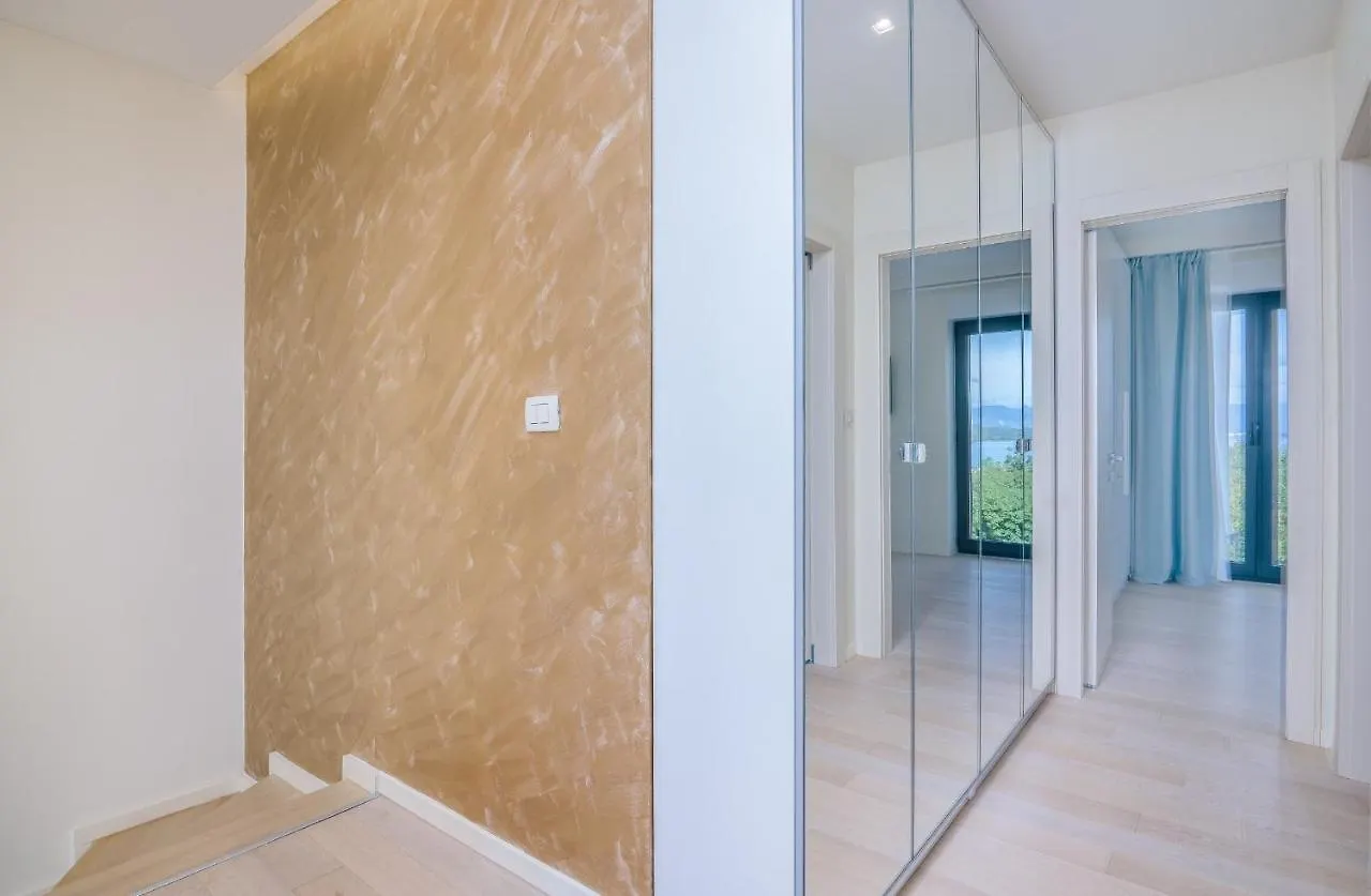 Apartment Sofija With Private Pool And Sea View Malinska